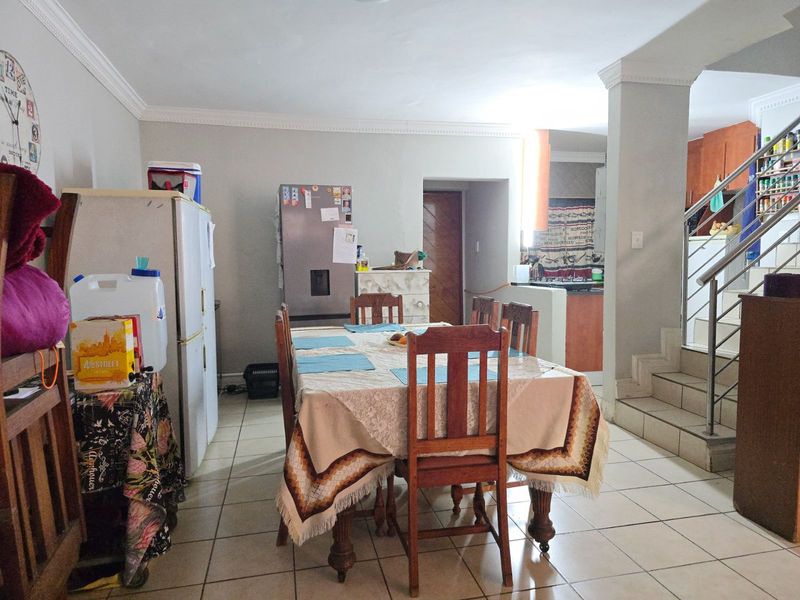 Townhouse For Sale in Clubview - Photo 7