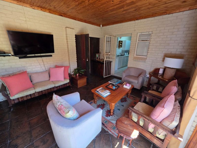 House For Sale in Roylglen Gardens - Photo 2