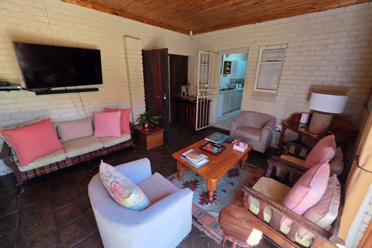 House For Sale in Roylglen Gardens - Photo 2