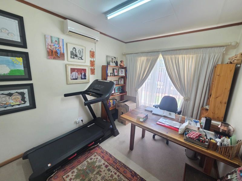 House For Sale in Roylglen Gardens - Photo 5