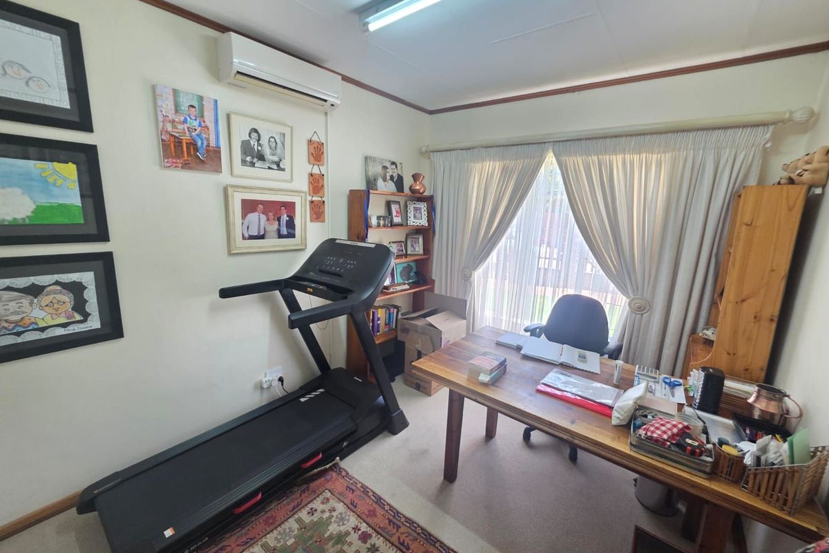 House For Sale in Roylglen Gardens - Photo 5