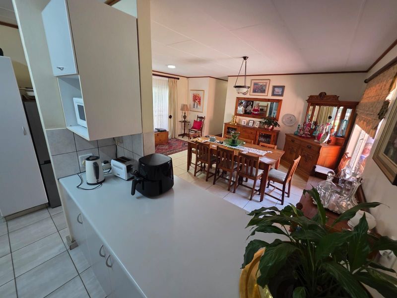 House For Sale in Roylglen Gardens - Photo 6