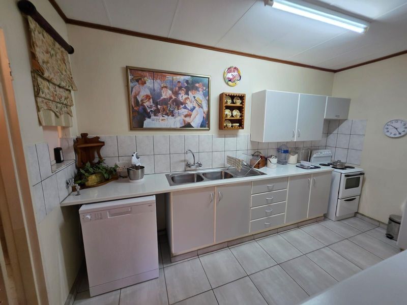 House For Sale in Roylglen Gardens - Photo 10