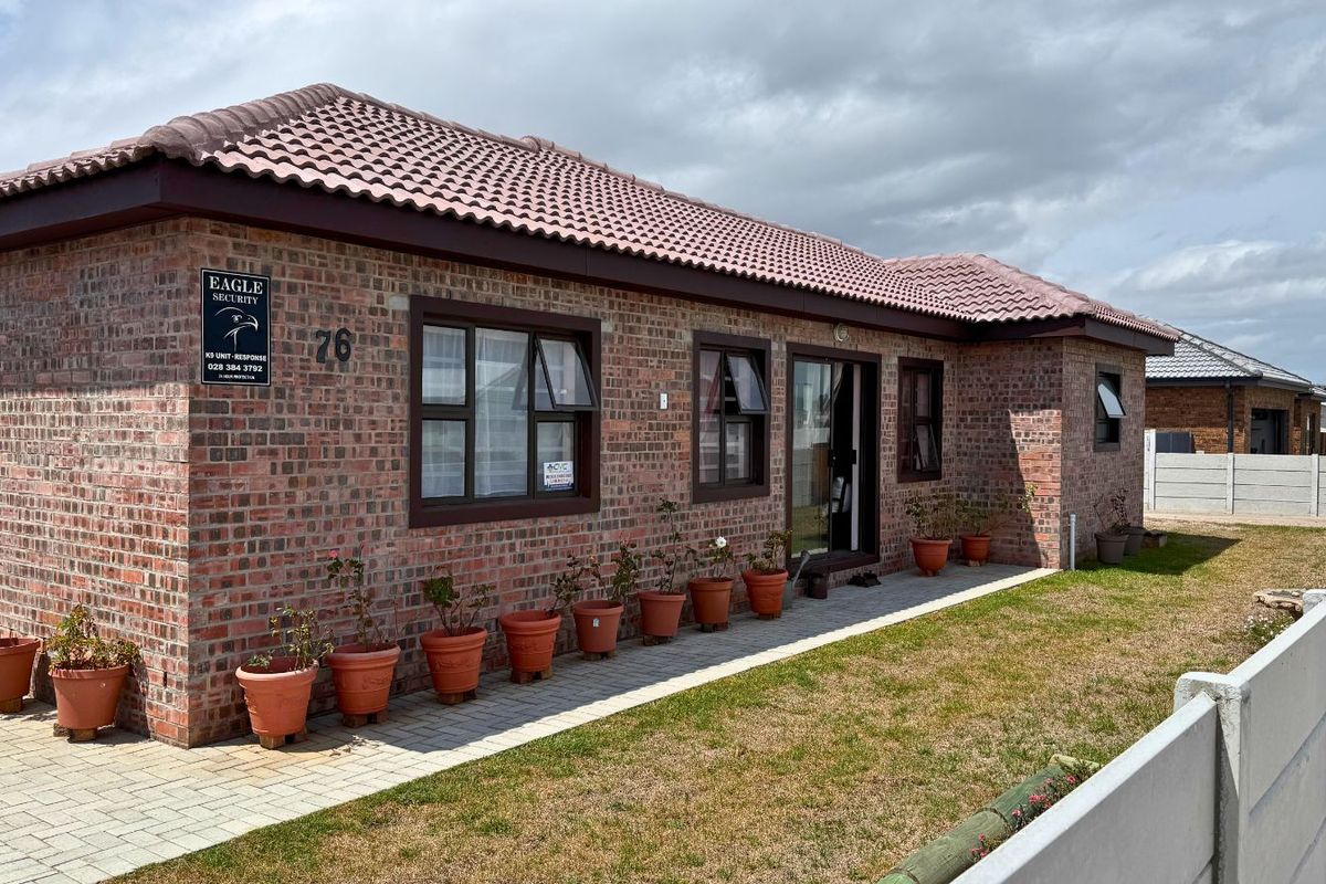 House For Sale in Kleinbaai - Photo 2