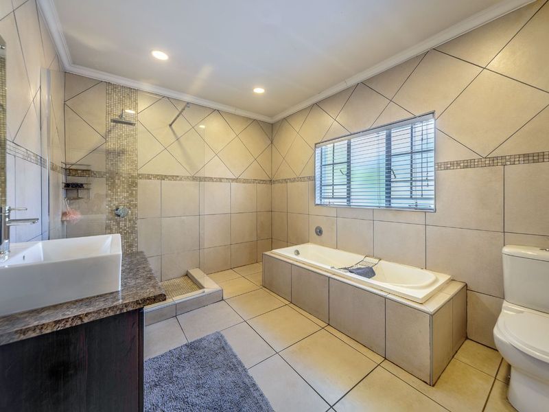 House For Sale in Lynnwood Glen - Photo 8