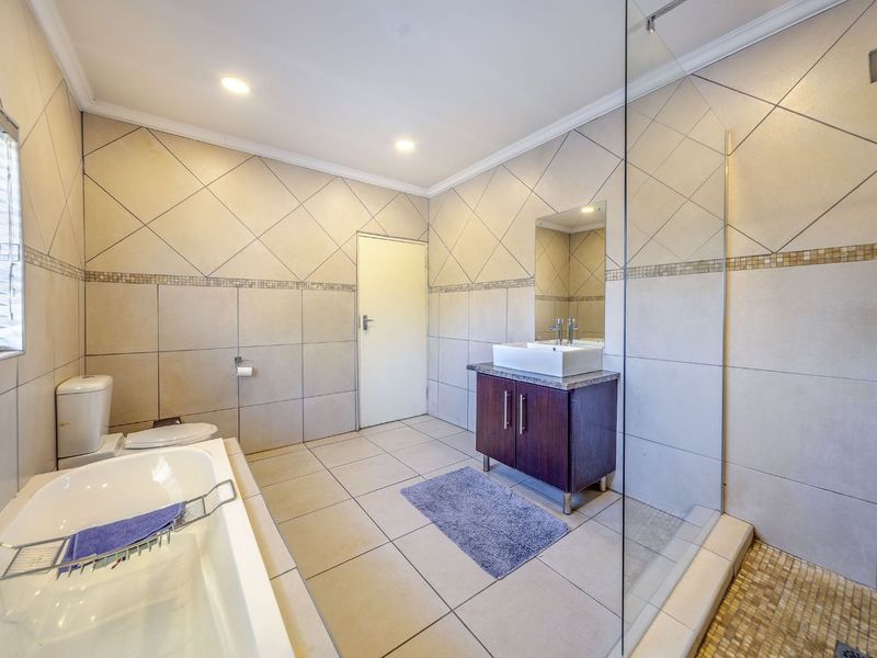 House For Sale in Lynnwood Glen - Photo 4