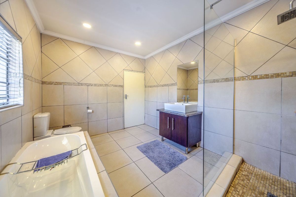 House For Sale in Lynnwood Glen - Photo 4