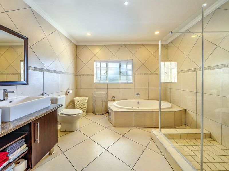 House For Sale in Lynnwood Glen - Photo 3