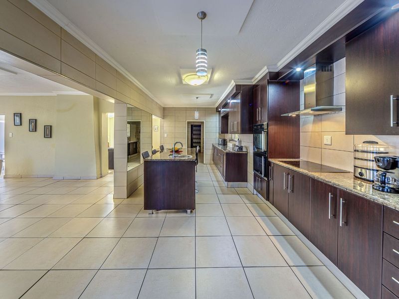 House For Sale in Lynnwood Glen - Photo 1