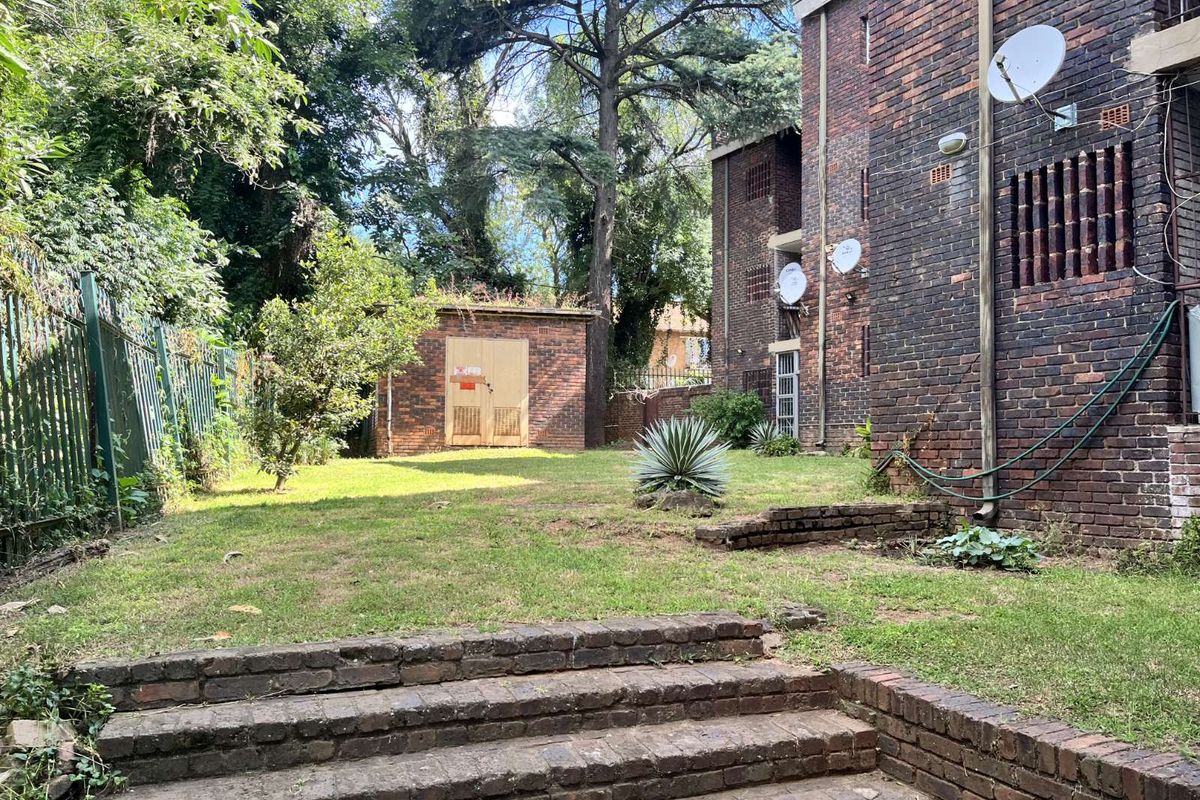 Apartment For Sale in Windsor West - Photo 3