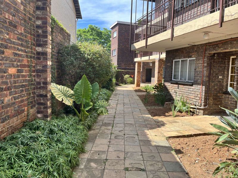 Apartment For Sale in Windsor West - Photo 5