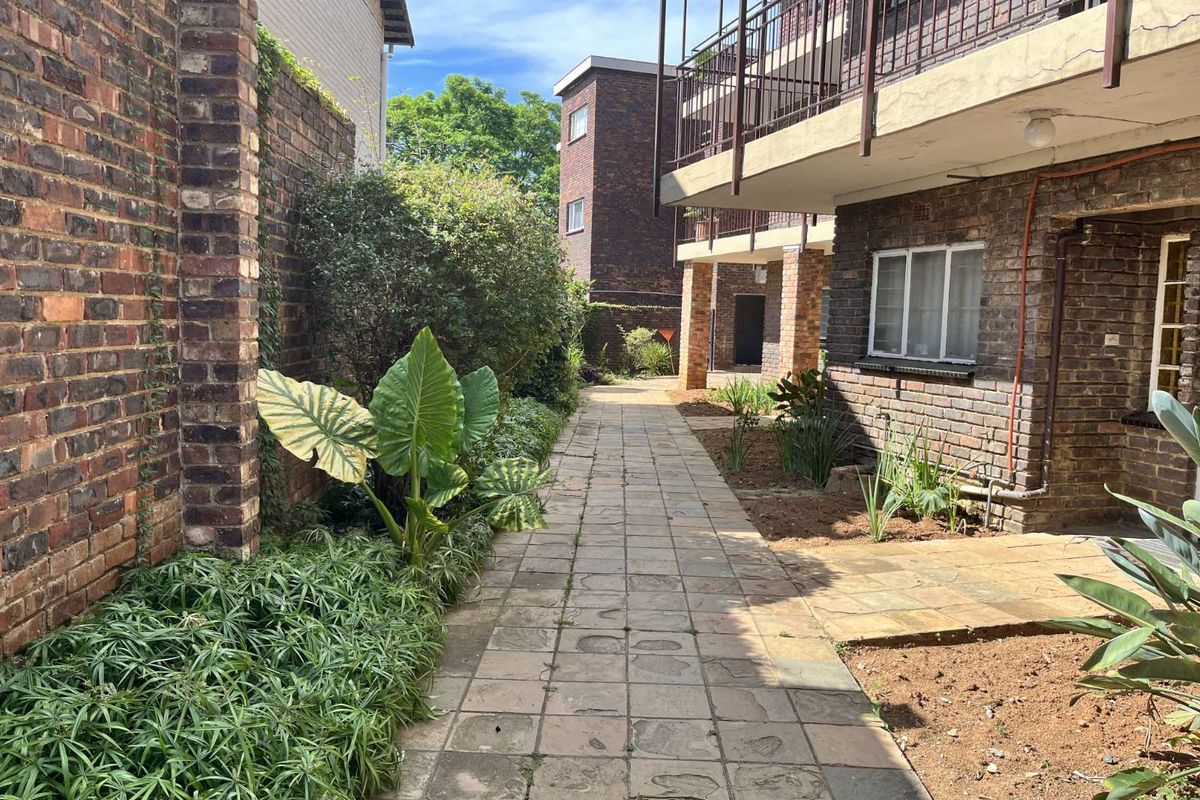 Apartment For Sale in Windsor West - Photo 5