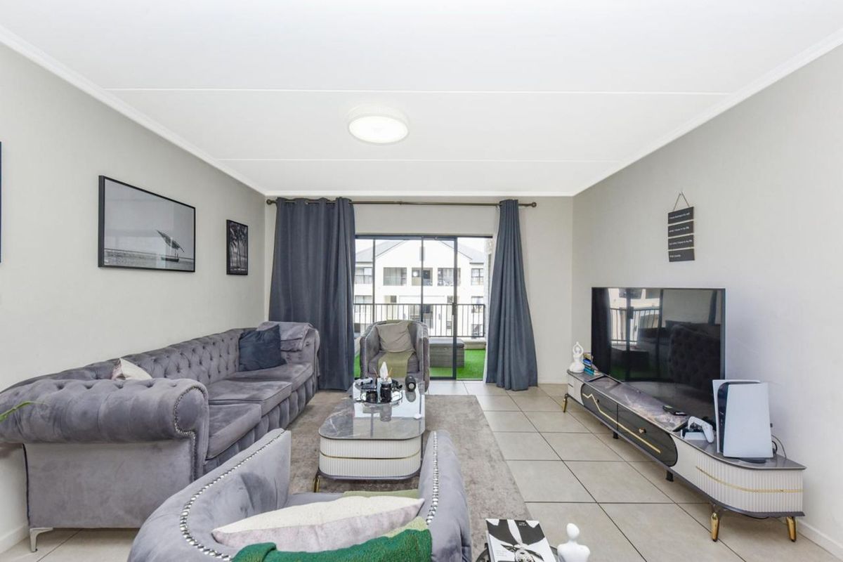 Apartment For Sale in Bryanston - Photo 2