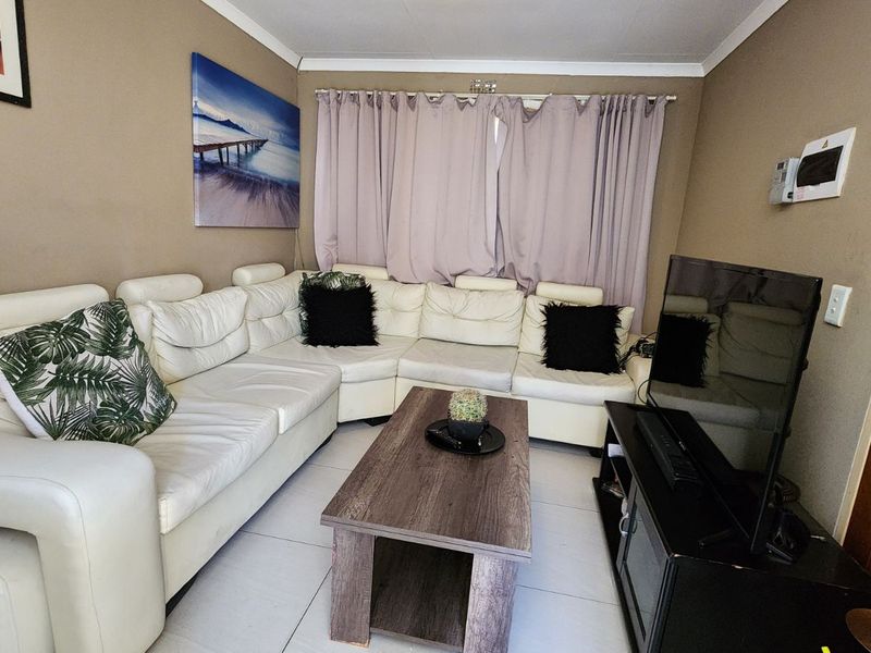 House For Sale in Riverside View Ext 30 - Photo 7