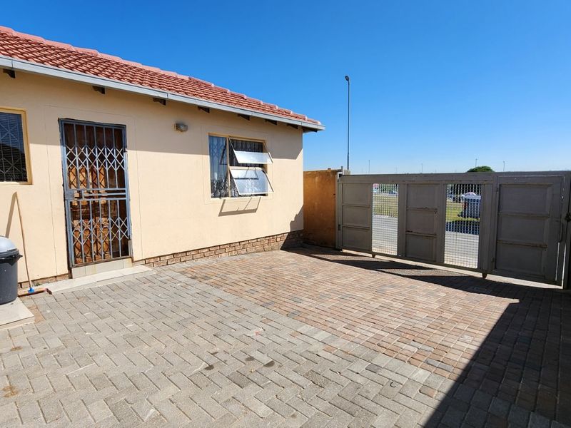 House For Sale in Riverside View Ext 30 - Photo 6