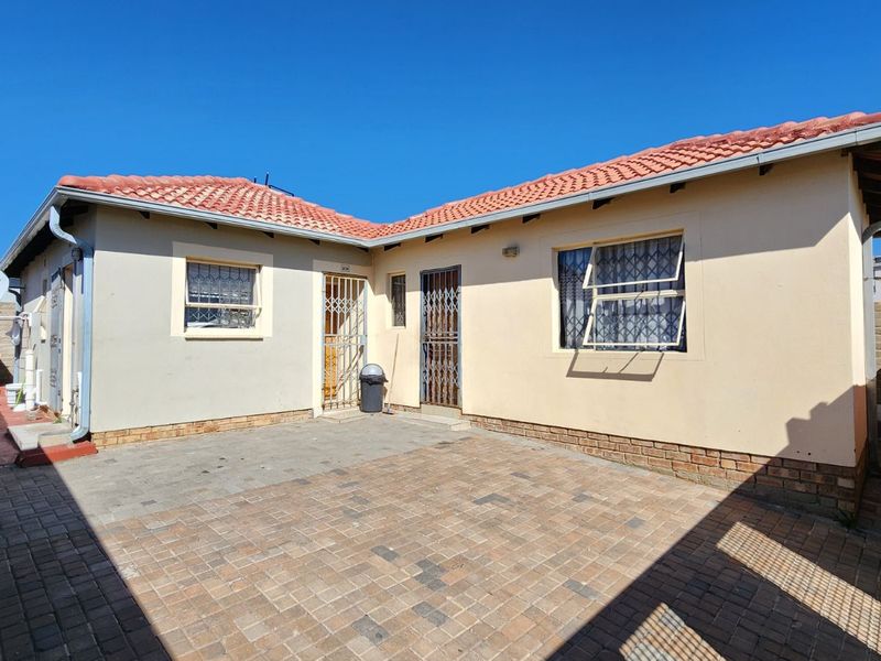 House For Sale in Riverside View Ext 30 - Photo 2