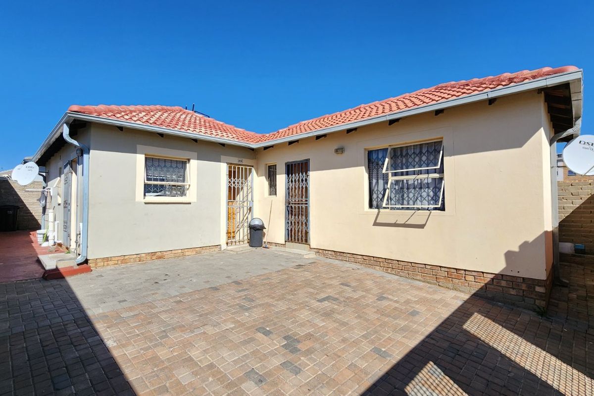 House For Sale in Riverside View Ext 30 - Photo 2