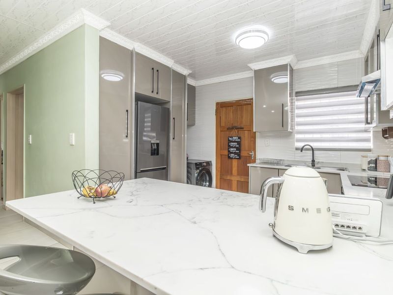 Townhouse For Sale in Wilgeheuwel - Photo 8