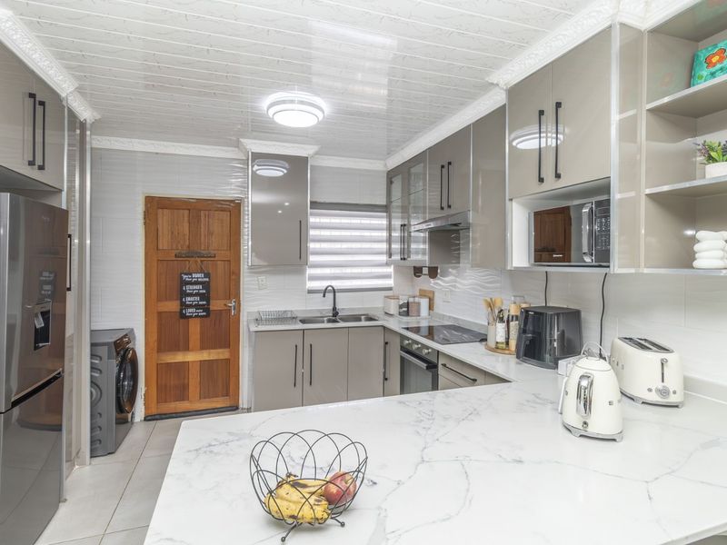 Townhouse For Sale in Wilgeheuwel - Photo 7