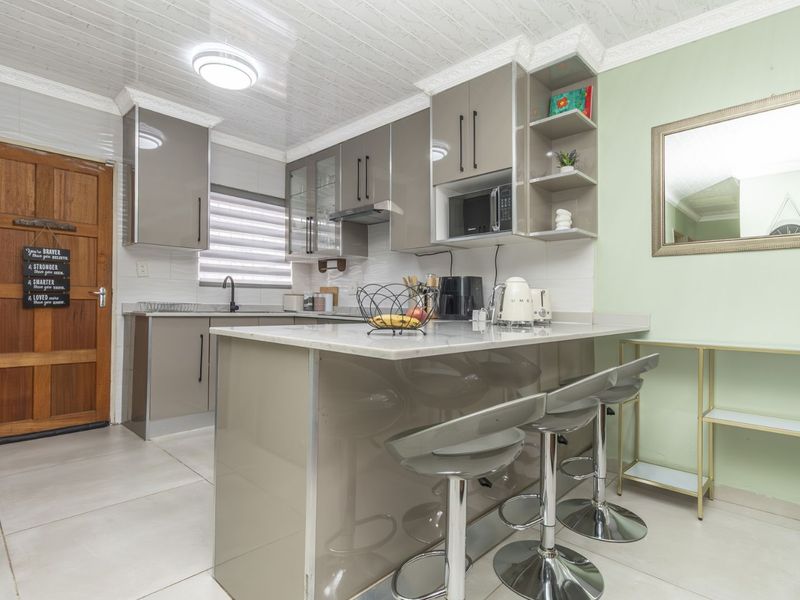 Townhouse For Sale in Wilgeheuwel - Photo 6