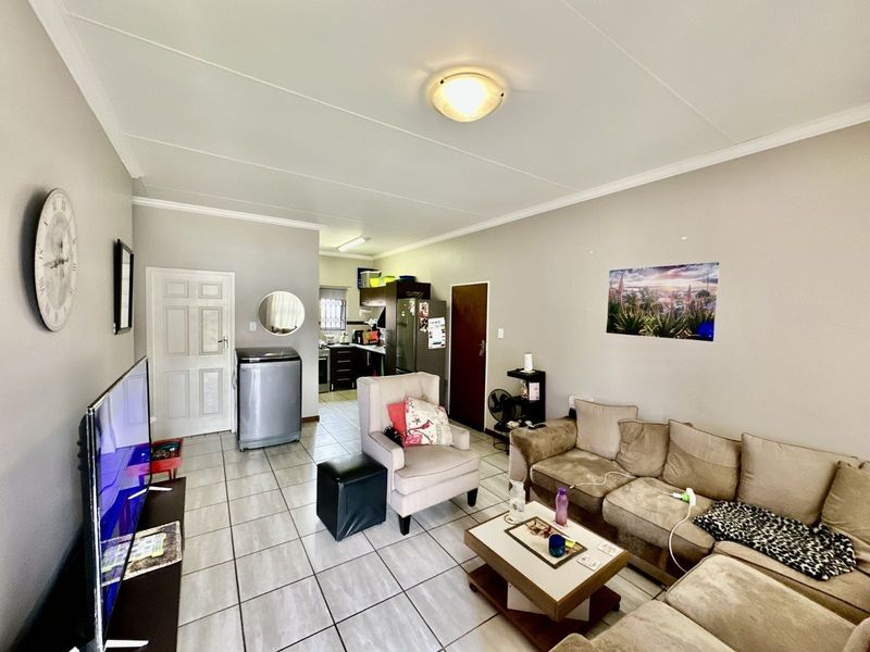 Townhouse For Sale in Terra Nova - Photo 5