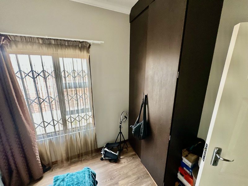 Townhouse For Sale in Terra Nova - Photo 7