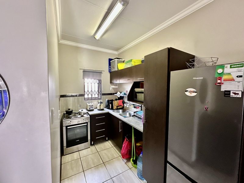 Townhouse For Sale in Terra Nova - Photo 3