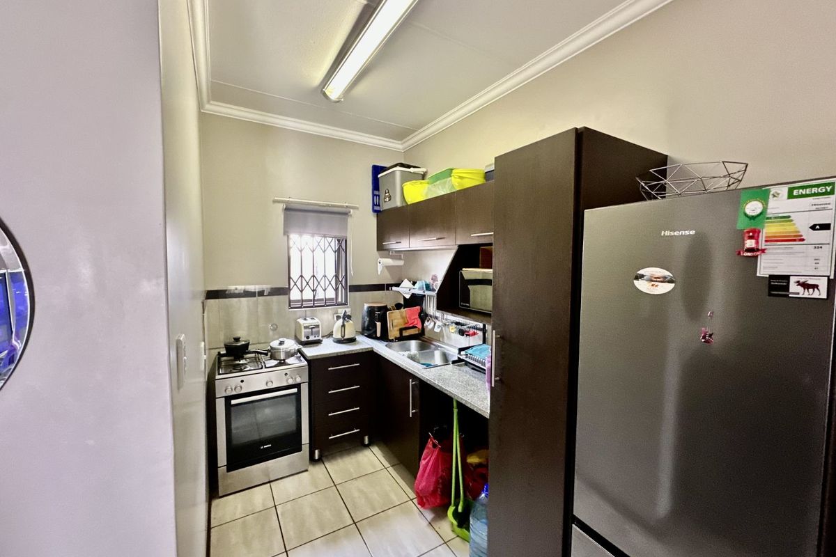 Townhouse For Sale in Terra Nova - Photo 3