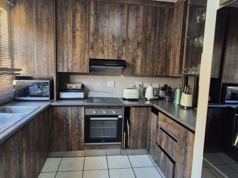 Townhouse For Sale in Lydenburg Central - Photo 10