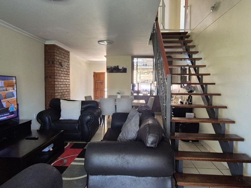 Townhouse For Sale in Lydenburg Central - Photo 8