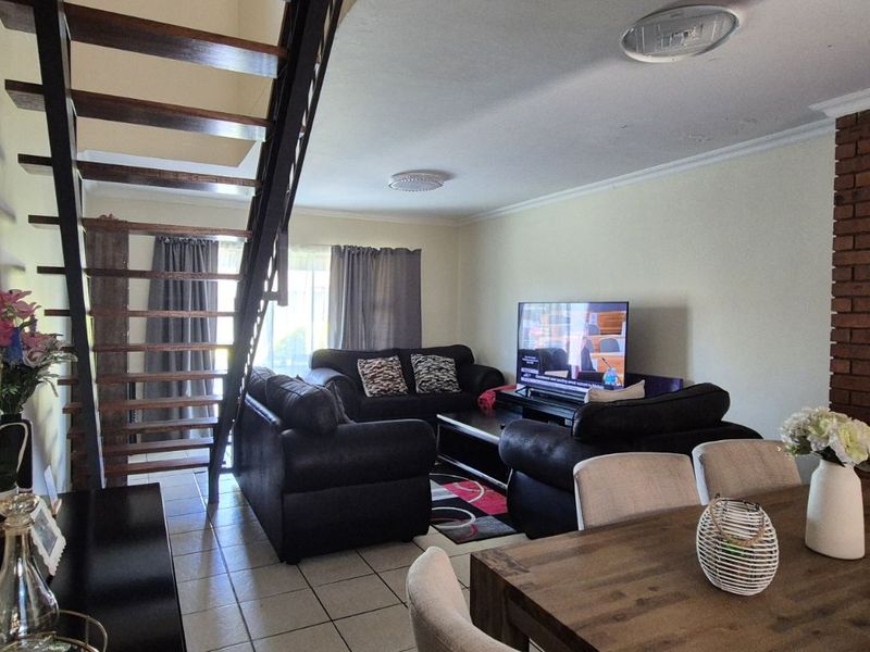 Townhouse For Sale in Lydenburg Central - Photo 6