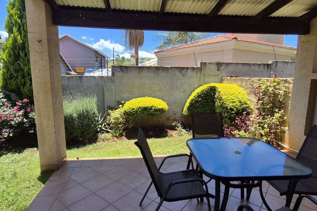 Townhouse For Sale in Lydenburg Central - Photo 5