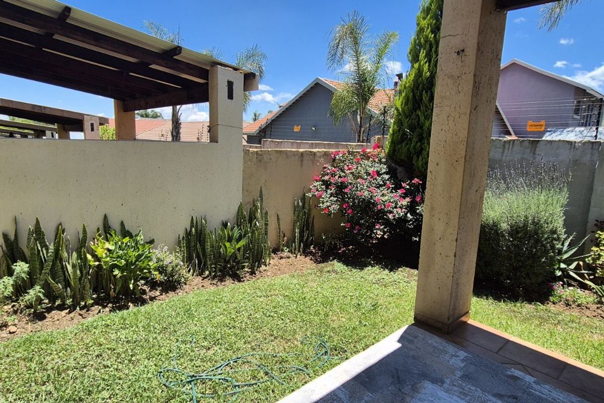 Townhouse For Sale in Lydenburg Central - Photo 4