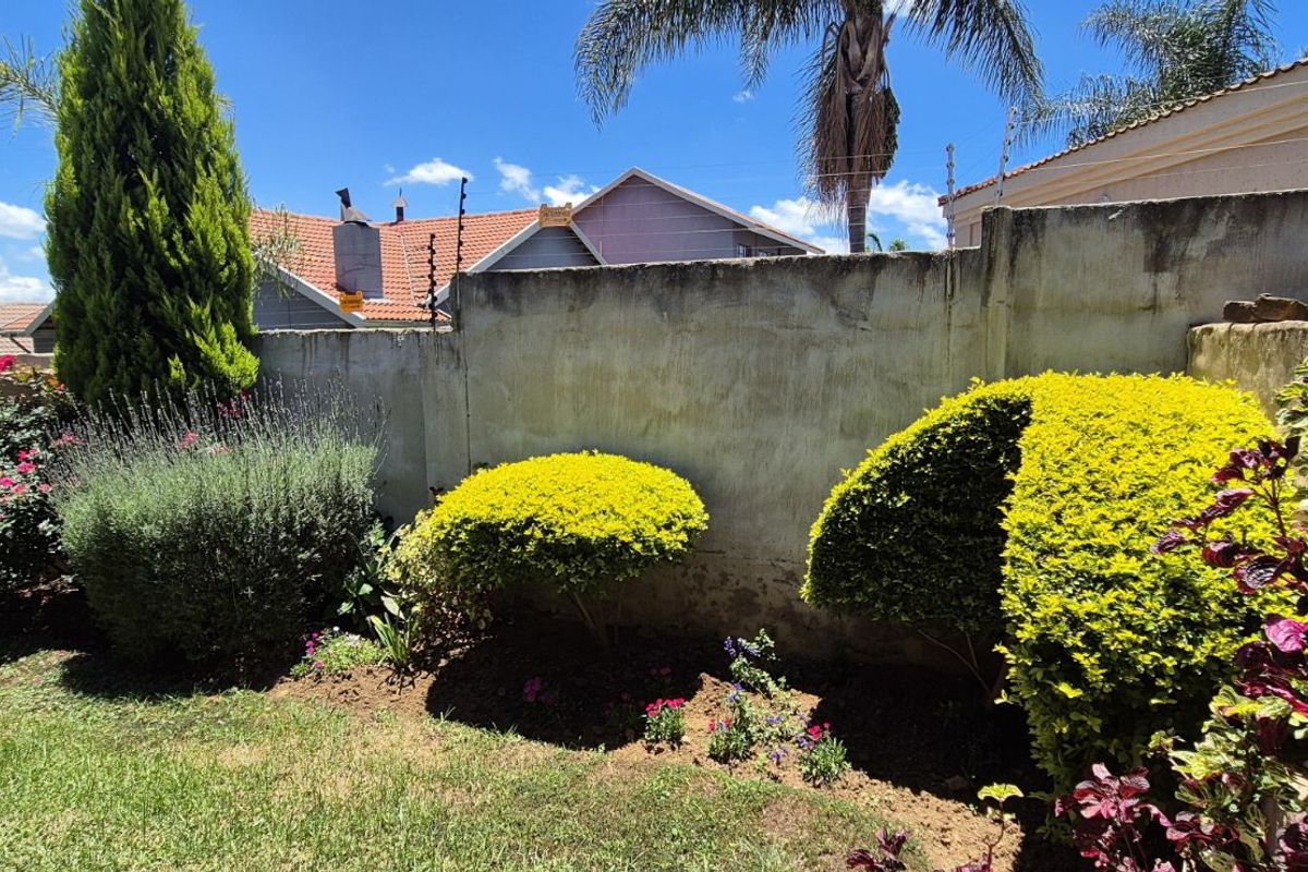 Townhouse For Sale in Lydenburg Central - Photo 3