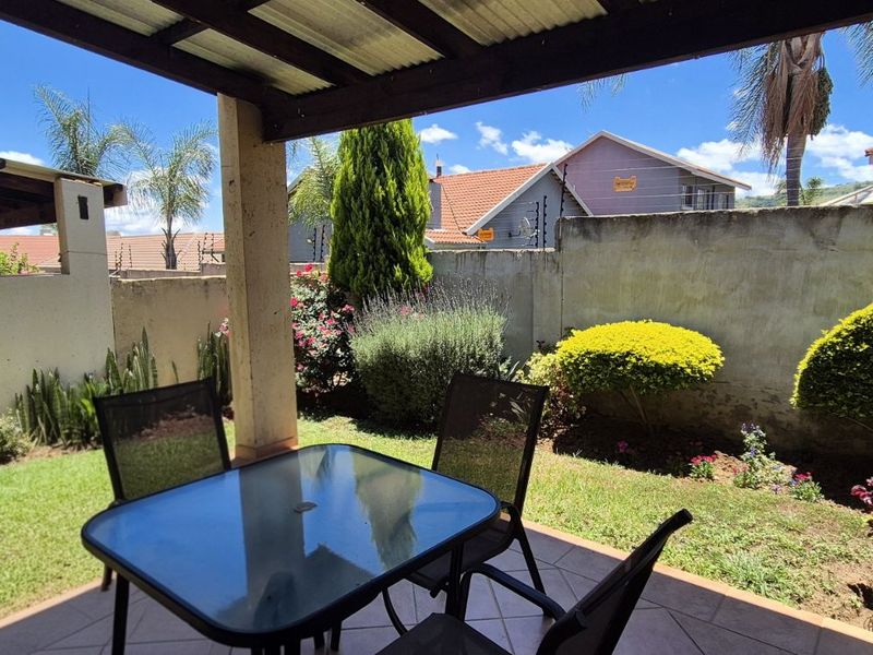 Townhouse For Sale in Lydenburg Central - Photo 2
