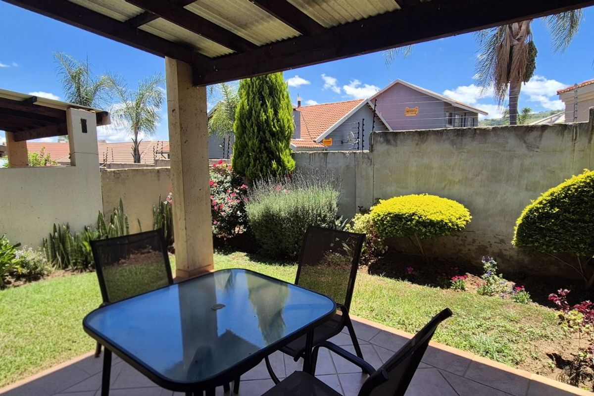 Townhouse For Sale in Lydenburg Central - Photo 2