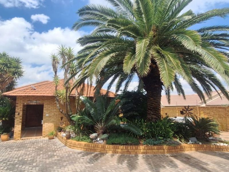 House For Sale in Greenhills - Photo 2