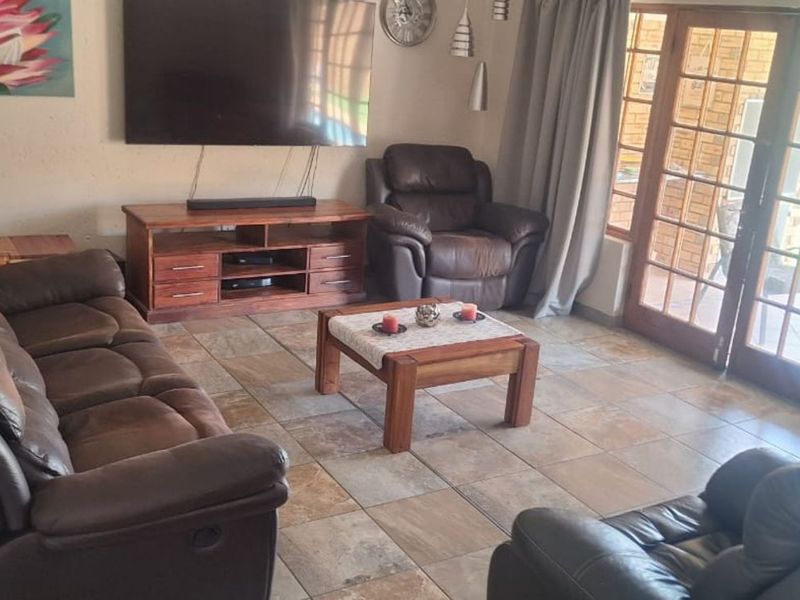 House For Sale in Greenhills - Photo 7