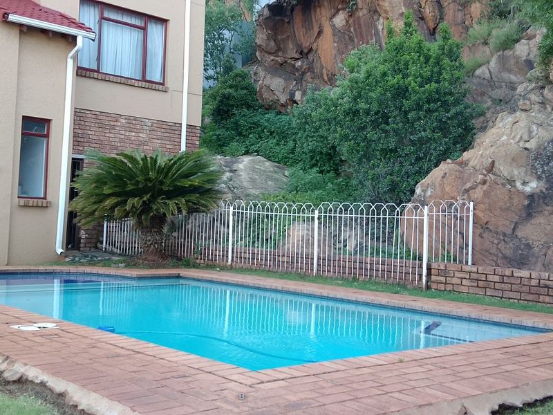 Apartment For Sale in Winchester Hills - Photo 3