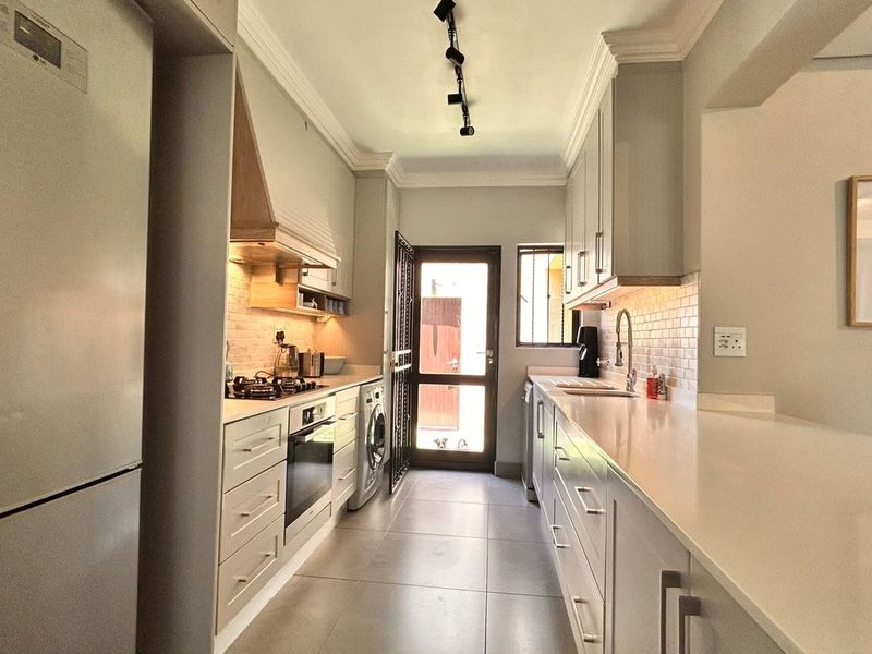 House For Sale in Lonehill - Photo 7