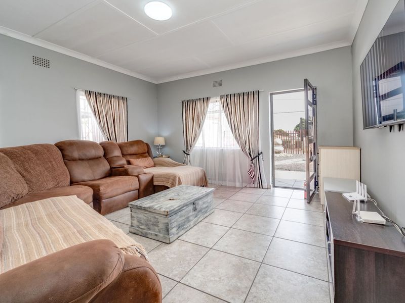 House For Sale in Krugersdorp North - Photo 2
