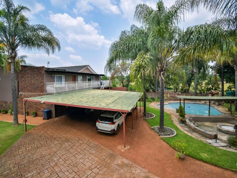 House For Sale in Kameeldrift East - Photo 2