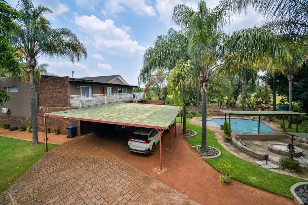 House For Sale in Kameeldrift East - Photo 2