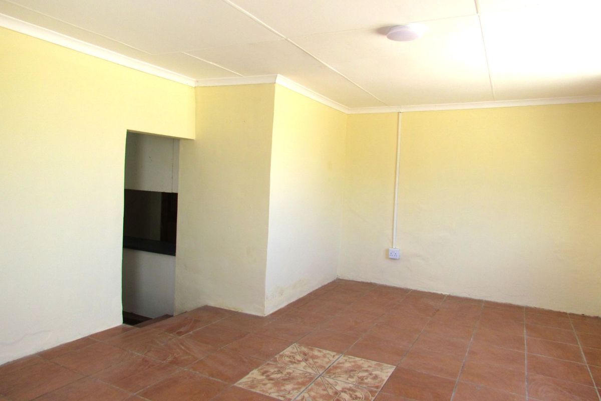 House For Sale in Arcadia - Photo 3