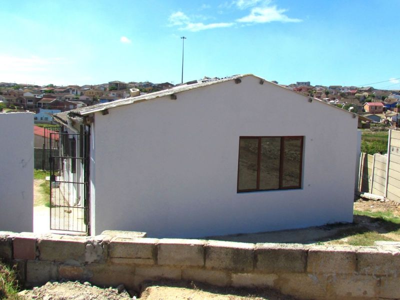 House For Sale in Arcadia - Photo 2