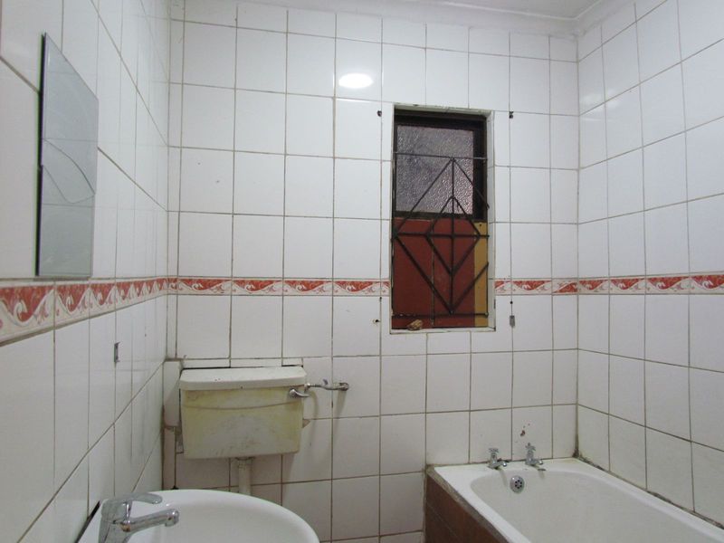 House For Sale in Arcadia - Photo 4