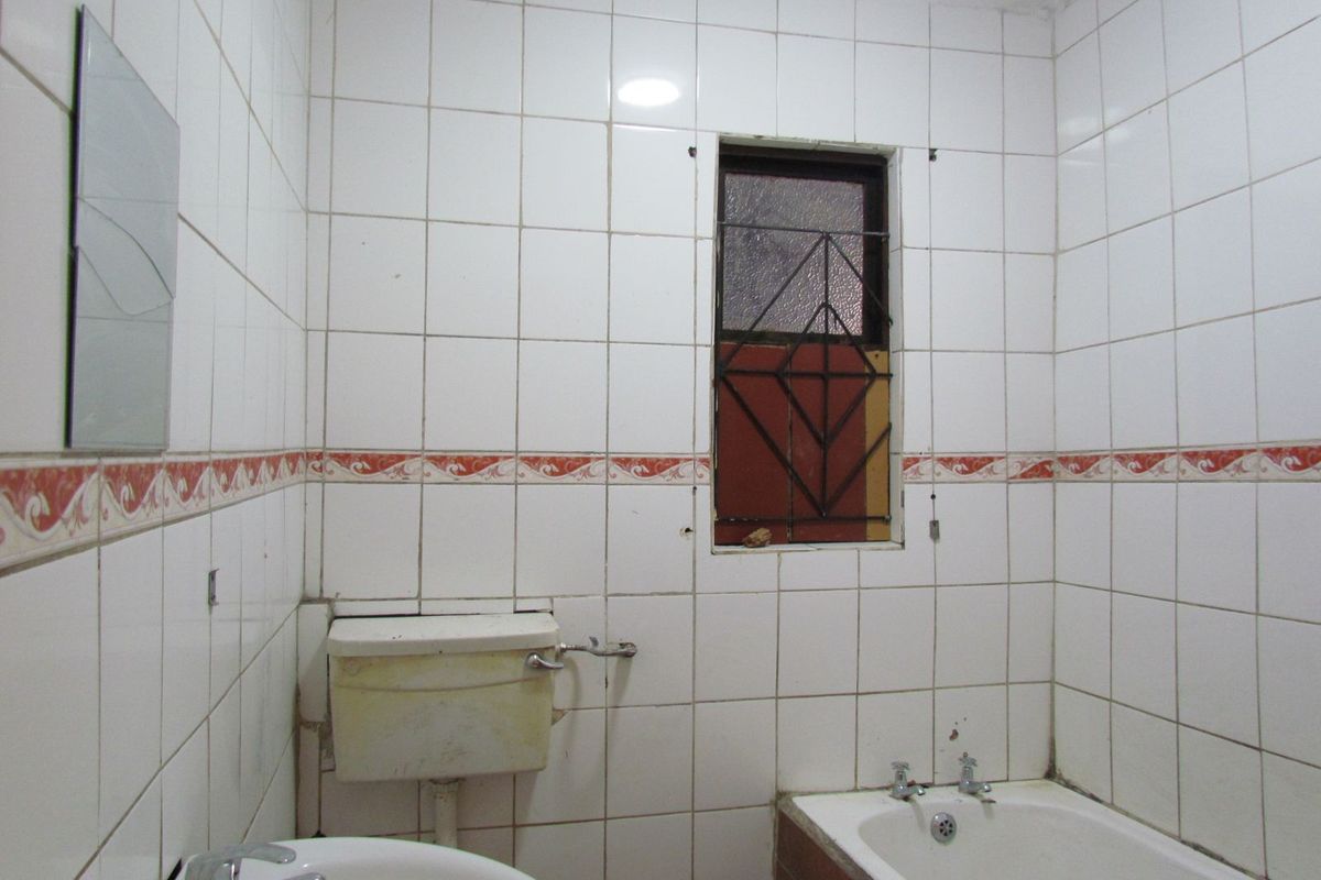 House For Sale in Arcadia - Photo 4