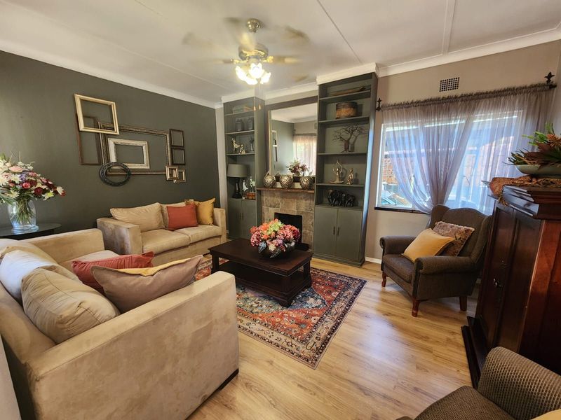 House For Sale in Beaconsfield - Photo 2