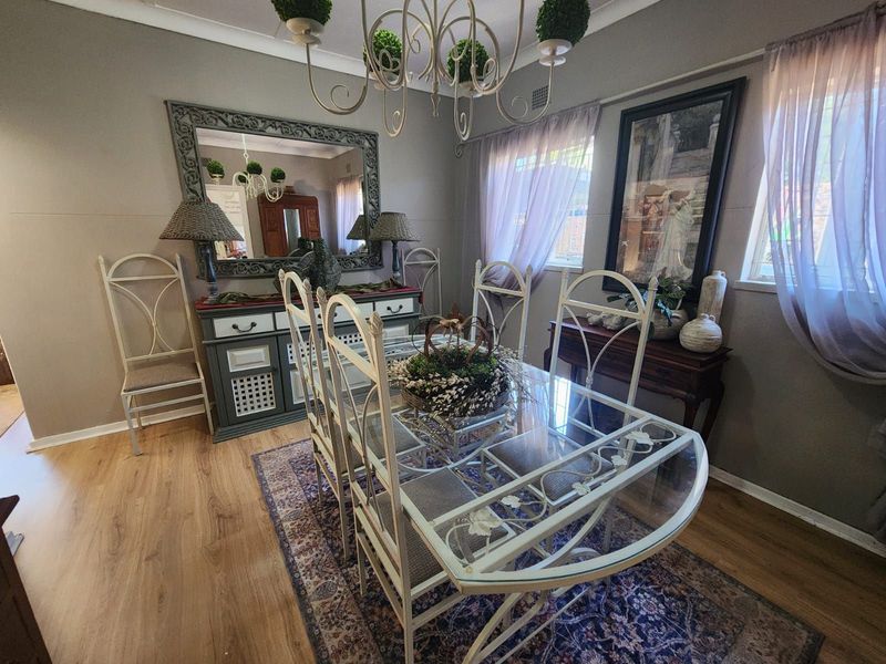 House For Sale in Beaconsfield - Photo 3