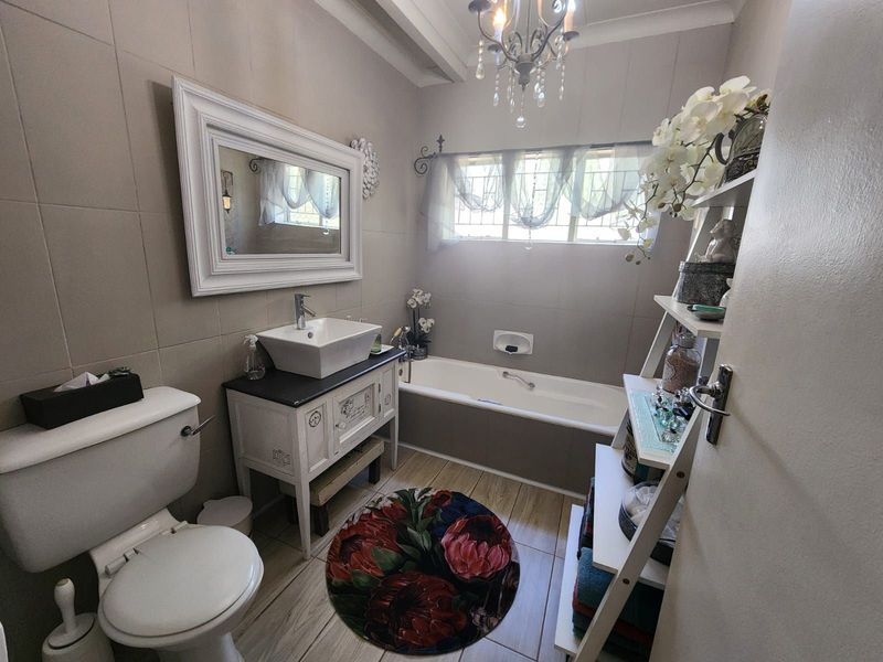 House For Sale in Beaconsfield - Photo 10